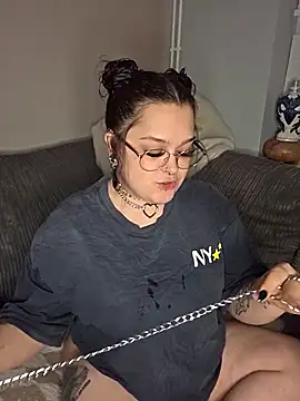 Snapshot of Saucy-Serenity chatting on 10/26/25, 08:48 Saucy-Serenity online show from 10/26/25, 08:48