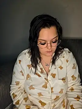 Snapshot of Saucy-Serenity chatting on 11/13/25, 08:52 Saucy-Serenity online show from 11/13/25, 08:52