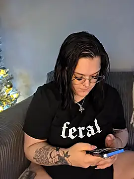 Snapshot of Saucy-Serenity chatting on 11/18/25, 08:35 Saucy-Serenity online show from 11/18/25, 08:35