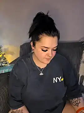 Snapshot of Saucy-Serenity chatting on 11/27/25, 08:33 Saucy-Serenity online show from 11/27/25, 08:33