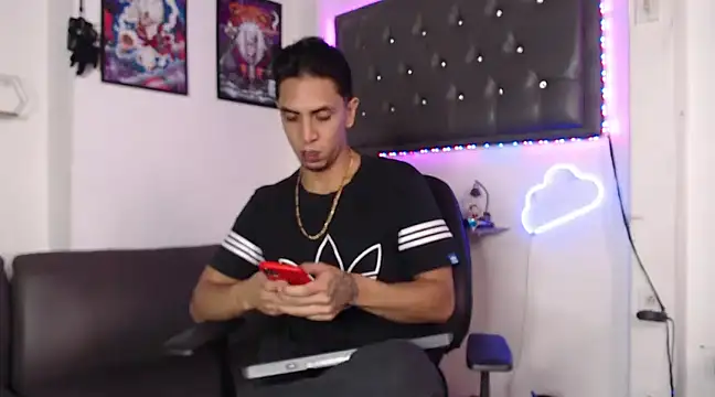 Monkey uchiha777 online show from 03/13/25, 02:44