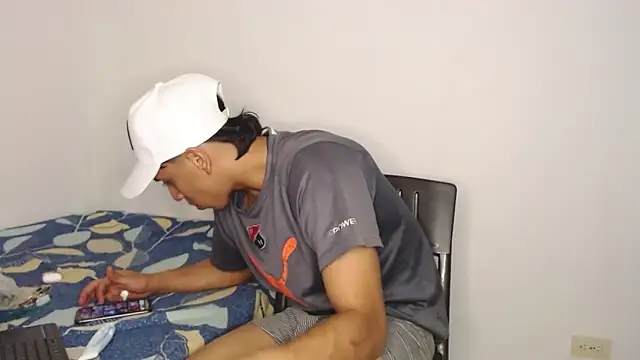 Monkey uchiha777 online show from 11/20/25, 01:50