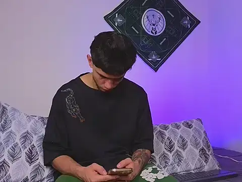 samevansx  online show from 09/18/25, 02:52