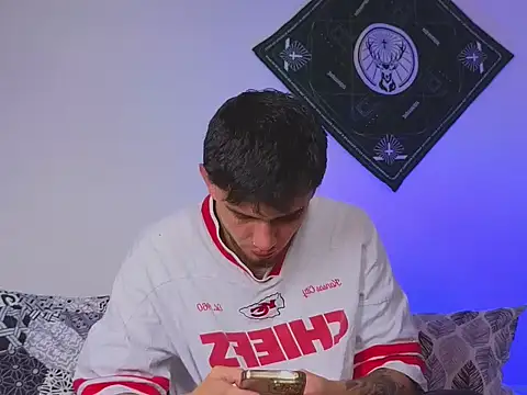 samevansx  online show from 10/28/25, 03:58