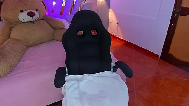 MaddyCrofft online show from 03/14/25, 11:34