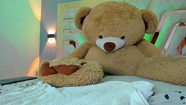 MaddyCrofft online show from 03/17/25, 05:05