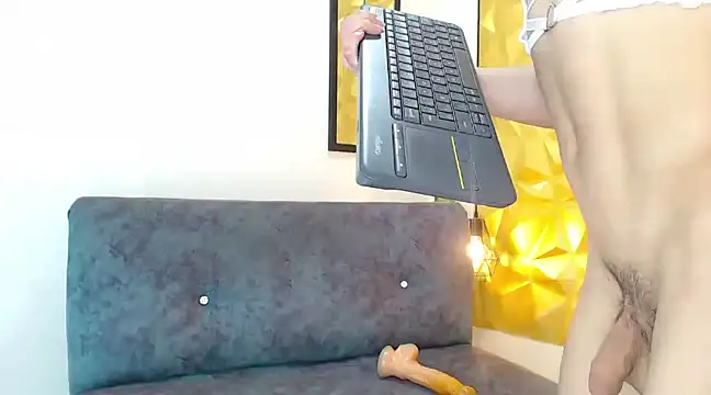 Small Hot19 online show from 03/08/25, 07:20