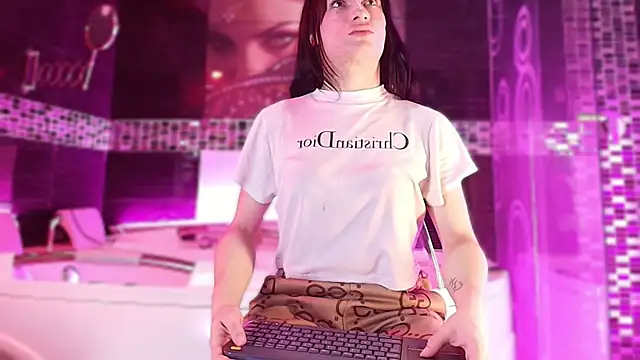 Small Hot19 online show from 01/09/26, 09:23