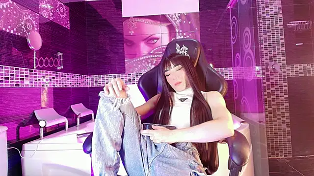Small Hot19 online show from 05/31/26, 09:49