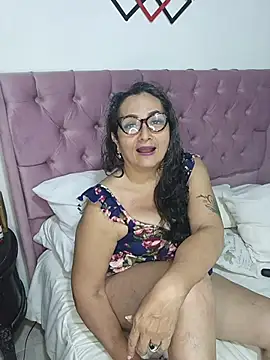 Snapshot of AlessandraLeroy chatting on 10/30/25, 02:24 AlessandraLeroy online show from 10/30/25, 02:24