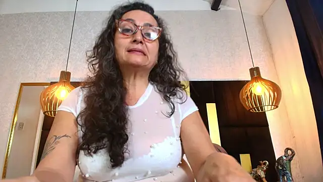 Snapshot of AlessandraLeroy chatting on 11/11/25, 02:39 AlessandraLeroy online show from 11/11/25, 02:39