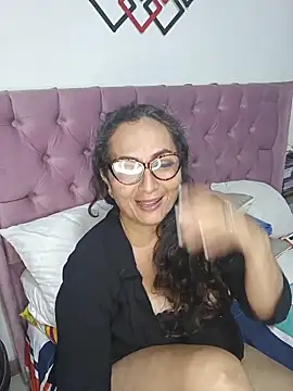 Snapshot of AlessandraLeroy chatting on 11/13/25, 02:54 AlessandraLeroy online show from 11/13/25, 02:54