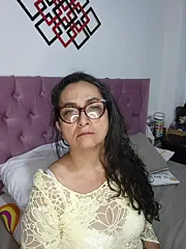 Snapshot of AlessandraLeroy chatting on 11/22/25, 02:32 AlessandraLeroy online show from 11/22/25, 02:32