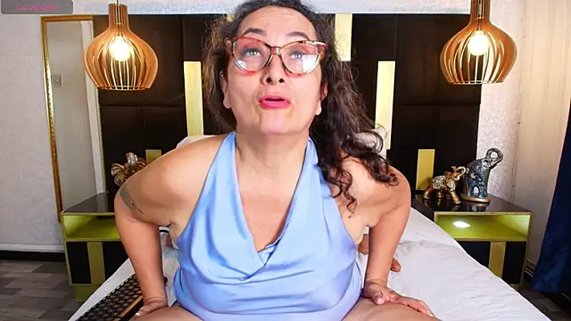 Snapshot of AlessandraLeroy chatting on 11/22/25, 02:38 AlessandraLeroy online show from 11/22/25, 02:38