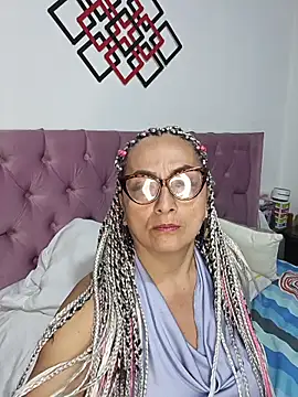 Snapshot of AlessandraLeroy chatting on 11/23/25, 03:06 AlessandraLeroy online show from 11/23/25, 03:06