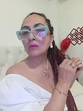 AlessandraLeroy online show from 07/05/26, 12:39