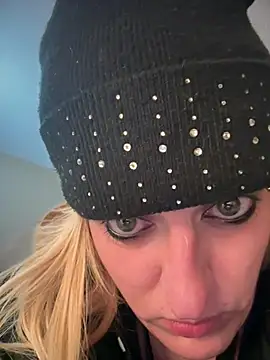 KITTYBOOBOOFUXX online show from 04/01/26, 03:07