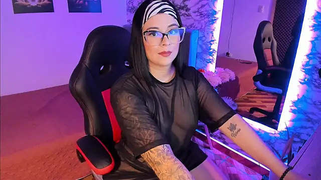 victoriacooper21 online show from 03/21/25, 10:06