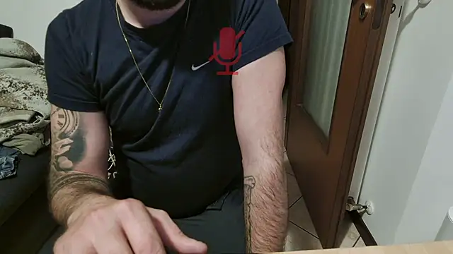 Snapshot of maialinofriuli chatting on 10/10/25, 01:04 maialinofriuli online show from 10/10/25, 01:04