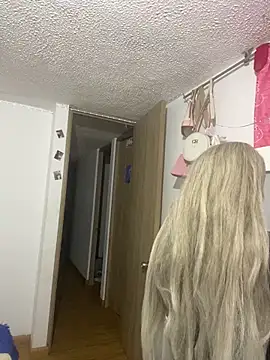 Snapshot of Mia_cullen_ chatting on 11/10/25, 10:42 Mia cullen online show from 11/10/25, 10:42