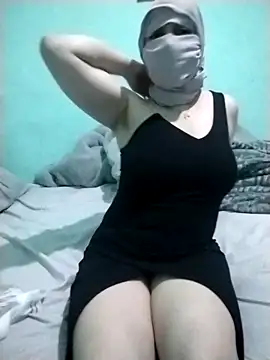 Snapshot of queen_belisima1 chatting on 03/21/25, 03:44 queen belisima1 online show from 03/21/25, 03:44