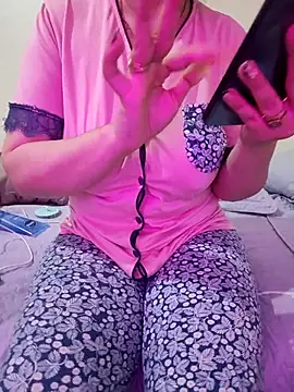 Snapshot of queen_belisima1 chatting on 11/22/25, 09:03 queen belisima1 online show from 11/22/25, 09:03