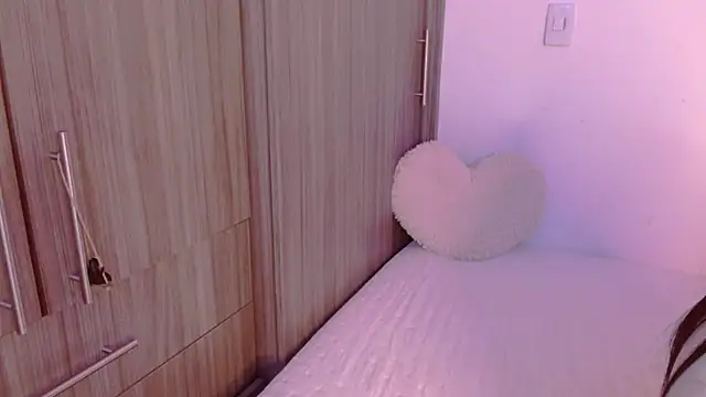 Oliviargf online show from 11/08/25, 12:11