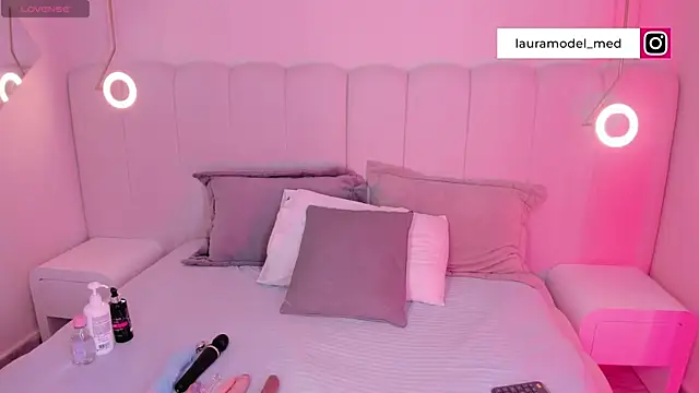 riri candy online show from 11/09/25, 03:27