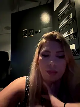 Snapshot of Alicedream5 chatting on 09/12/25, 03:28 Alicedream5 online show from 09/12/25, 03:28