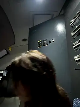 Snapshot of Alicedream5 chatting on 10/01/25, 03:45 Alicedream5 online show from 10/01/25, 03:45