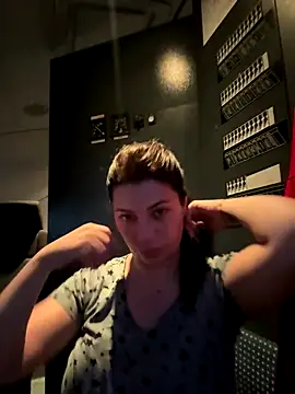 Snapshot of Alicedream5 chatting on 10/04/25, 04:10 Alicedream5 online show from 10/04/25, 04:10