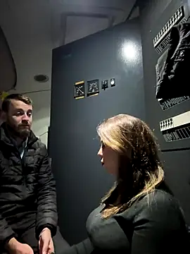 Snapshot of Alicedream5 chatting on 10/16/25, 03:29 Alicedream5 online show from 10/16/25, 03:29