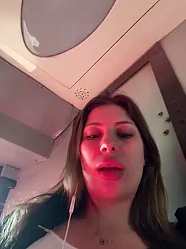 Snapshot of Alicedream5 chatting on 10/22/25, 11:43 Alicedream5 online show from 10/22/25, 11:43