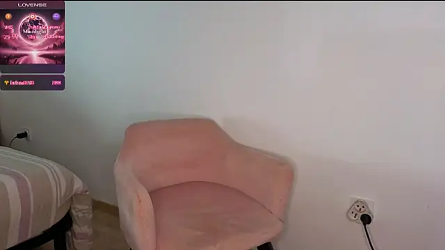 Snapshot of Moonlight-Temptation chatting on 10/30/25, 01:01 Moonlight-Temptation online show from 10/30/25, 01:01