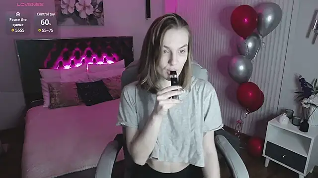  Vikky Moon  online show from 03/09/25, 01:14