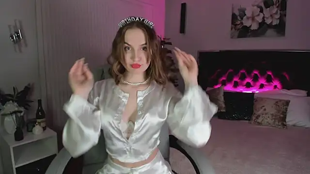  Vikky Moon  online show from 03/19/25, 01:10