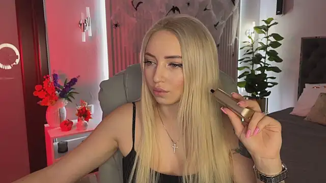 OhMyEmma online show from 10/25/25, 01:13