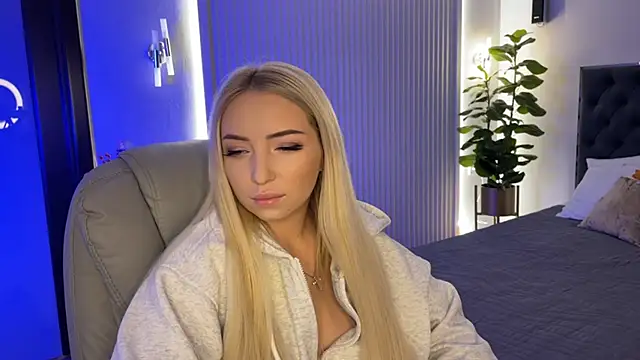 OhMyEmma online show from 11/03/25, 01:29