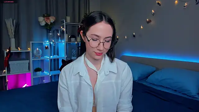 Snapshot of Kira_mindnes chatting on 03/06/25, 07:21 Kira mindnes online show from 03/06/25, 07:21