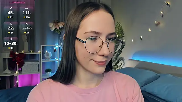 Snapshot of Kira_mindnes chatting on 03/12/25, 07:49 Kira mindnes online show from 03/12/25, 07:49