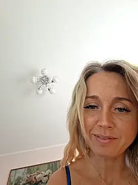b l o n d i n k a online show from 09/18/25, 04:14