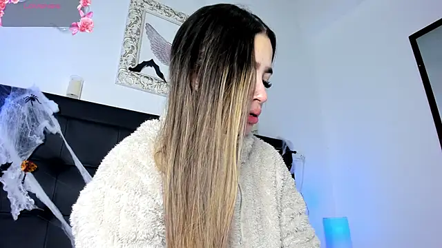 Lola Blondie online show from 10/11/25, 12:15