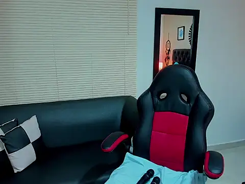 Snapshot of _LiilyWong chatting on 11/06/25, 05:41 LiilyWong online show from 11/06/25, 05:41