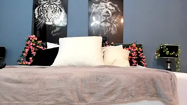 Snapshot of SophiaQueens chatting on 11/15/25, 09:00 SophiaQueens online show from 11/15/25, 09:00