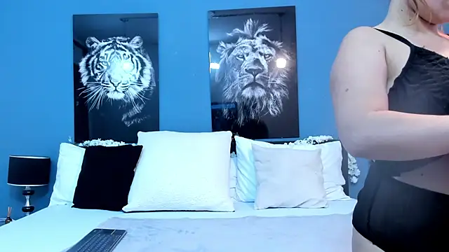 Snapshot of SophiaQueens chatting on 11/20/25, 07:57 SophiaQueens online show from 11/20/25, 07:57