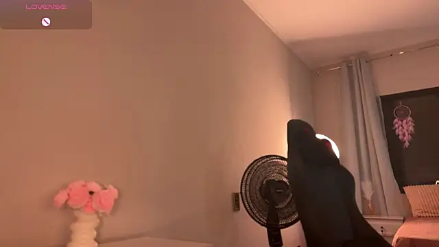 Snapshot of StacySpice01 chatting on 11/30/25, 01:09 StacySpice01 online show from 11/30/25, 01:09