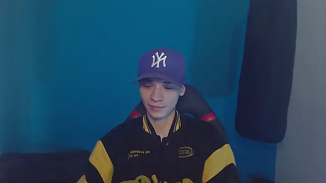 Snapshot of Burperking420_ chatting on 03/19/25, 06:44 Burperking420  online show from 03/19/25, 06:44