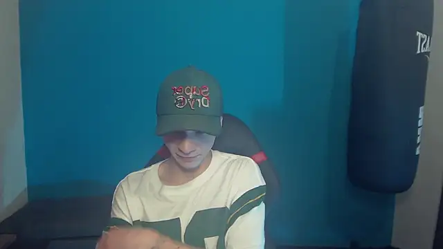 Snapshot of Burperking420_ chatting on 10/06/25, 08:50 Burperking420  online show from 10/06/25, 08:50