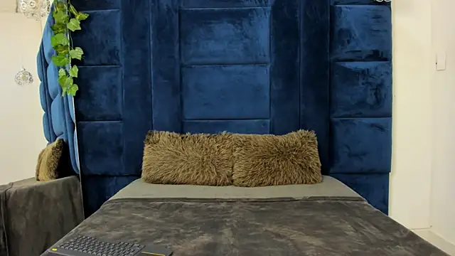 Snapshot of Samantha-Harpper chatting on 03/22/25, 06:11 Samantha-Harpper online show from 03/22/25, 06:11