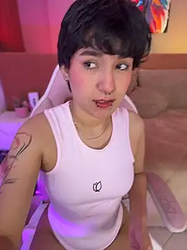 Snapshot of emma_cute7 chatting on 08/07/26, 09:44 emma cute7 online show from 08/07/26, 09:44